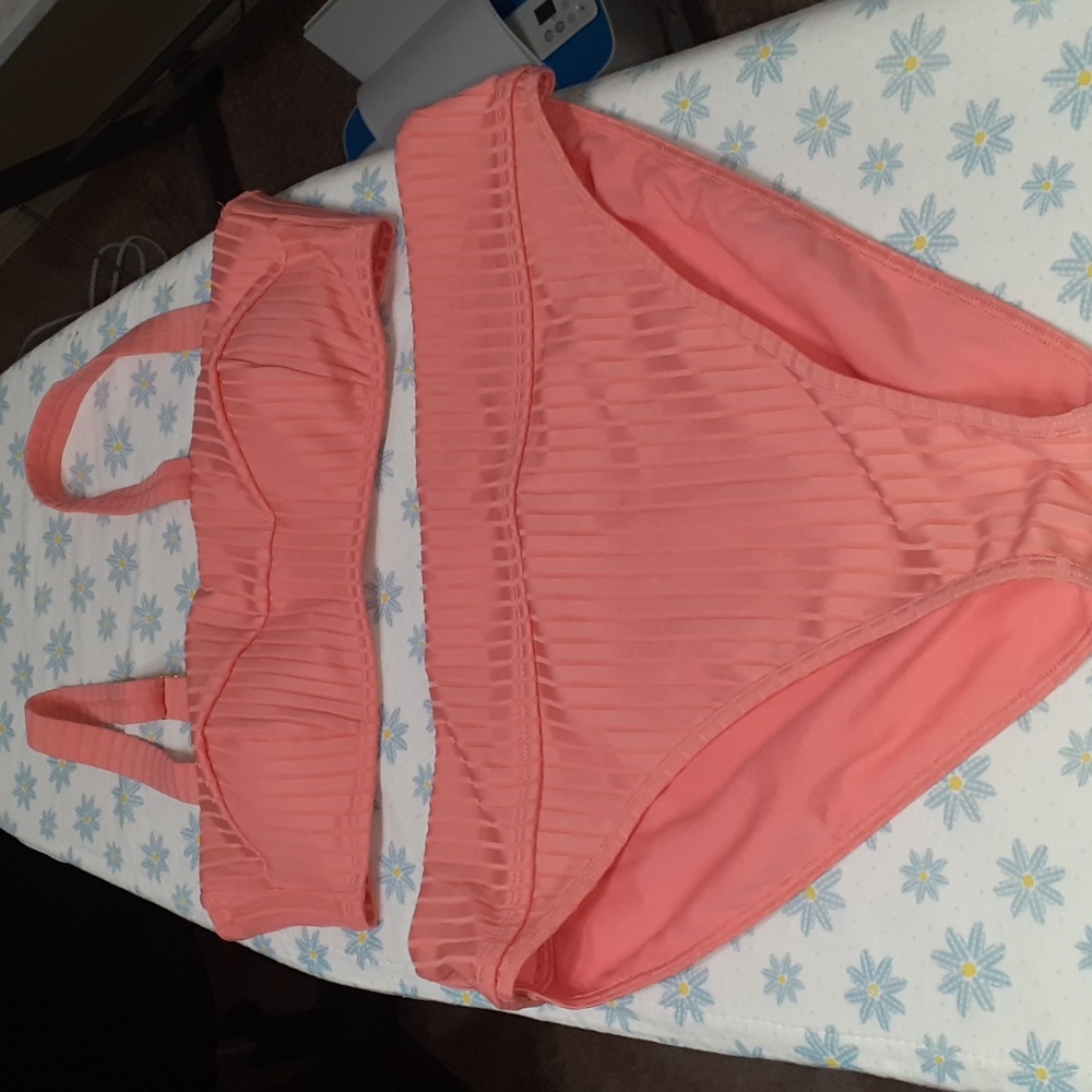 🌻 5 for $20 Never worn peach colored swimsuit. (Read description)